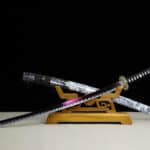 Gebakken Paarse En Witte Japanse Samoeraizwaard