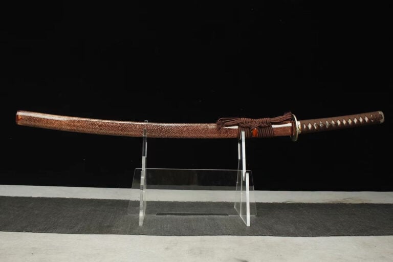 Bruine en Witte Katana
