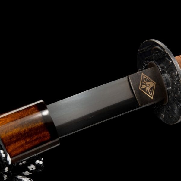 Zwarte Kling Katana, Golven Tsuba