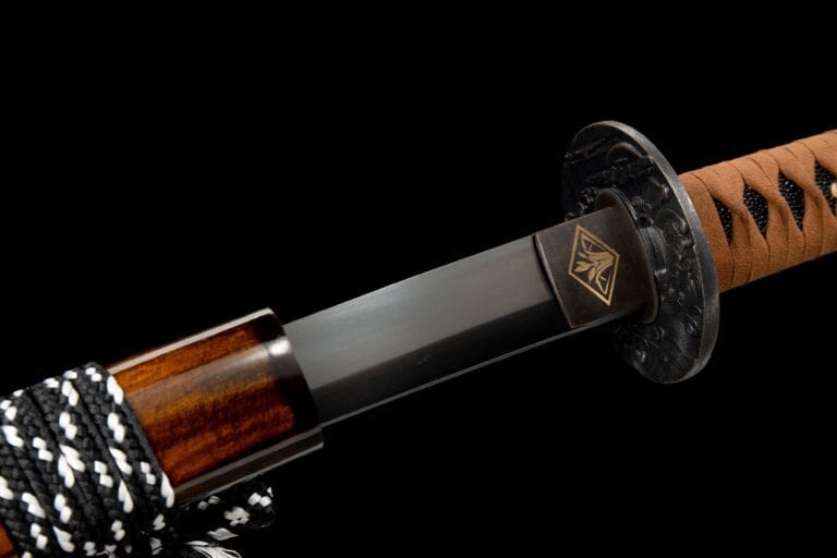 Zwarte Kling Katana, Golven Tsuba