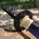 Paarse Lemmet Zwarte En Rode Katana