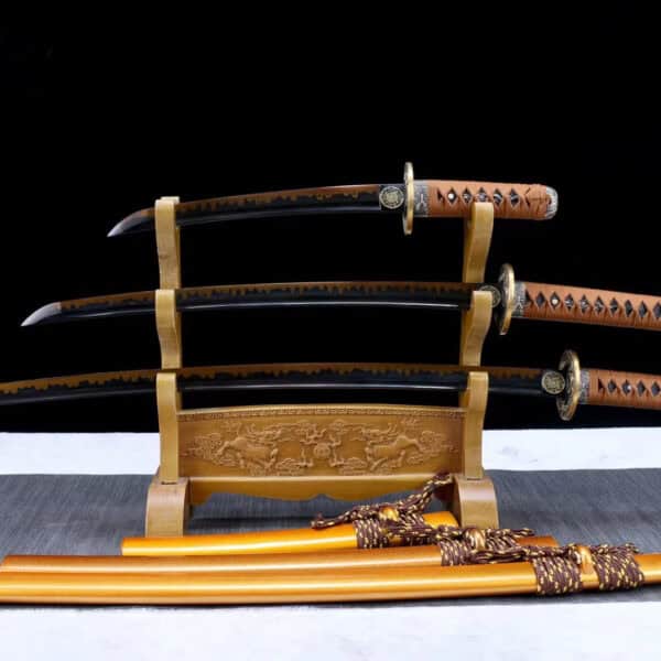 Oranje en bruin gekleurd katana-set met lemmet