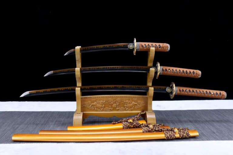 Oranje en bruin gekleurd katana-set met lemmet